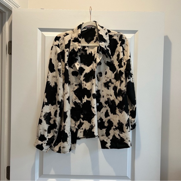 Adorable cow print silk blouse! - Picture 1 of 3